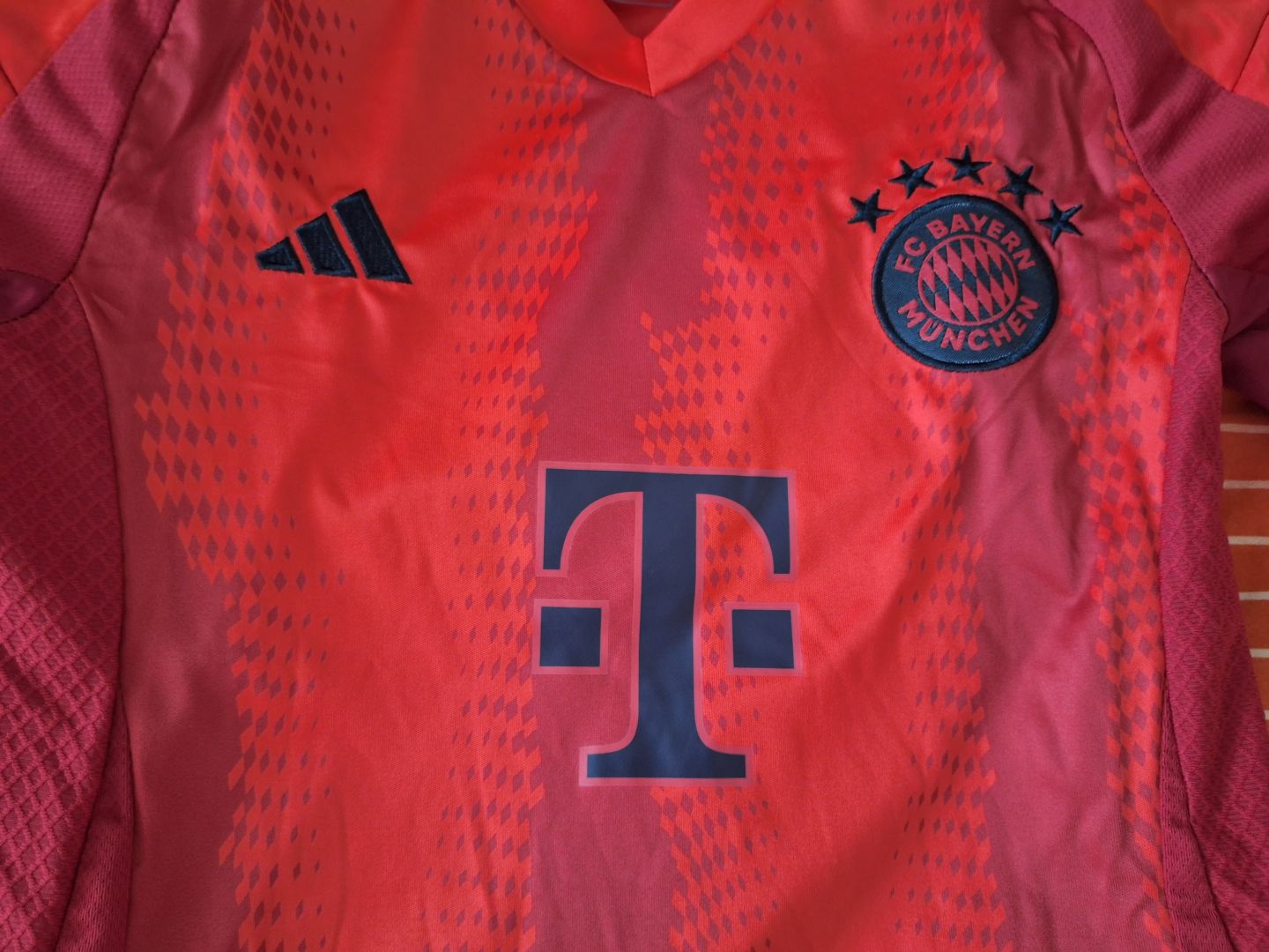 https://www.trojorfotboll.com/wp-content/uploads/2024/11/Kopa-FC-Bayern-Munchen-Fotbollstroja-2024-25-0.jpg