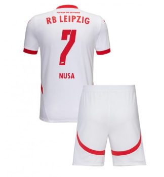 Köpa Billiga Barn RB Leipzig Hemmatröja 2024/25 Antonio Nusa 7 Kortärmad (+ Korta byxor)