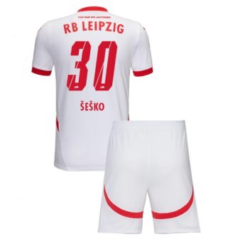 Köpa Billiga Barn RB Leipzig Hemmatröja 2024/25 Benjamin Šeško 30 Kortärmad (+ Korta byxor)