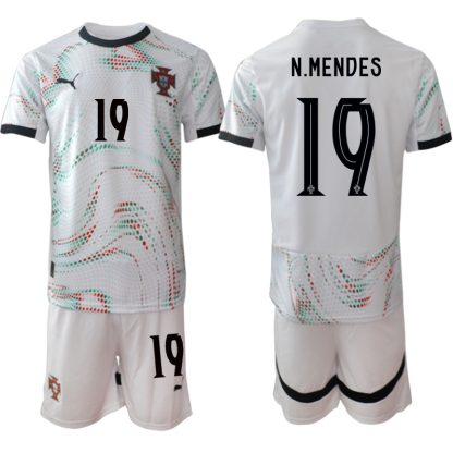 Köpa Fotbollströjor För Herr Portugal Bortatröja 2025/26 Nuno Mendes 19 Kortärmad (+ Korta byxor)