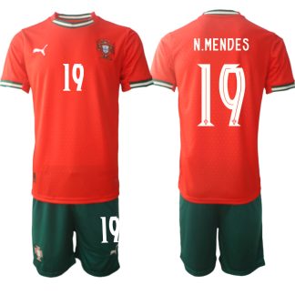 Köpa Fotbollströjor För Herr Portugal Hemmatröja 2025/26 Nuno Mendes 19 Kortärmad (+ Korta byxor)